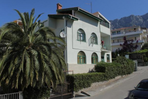 Apartments and rooms with parking space Makarska - 6759